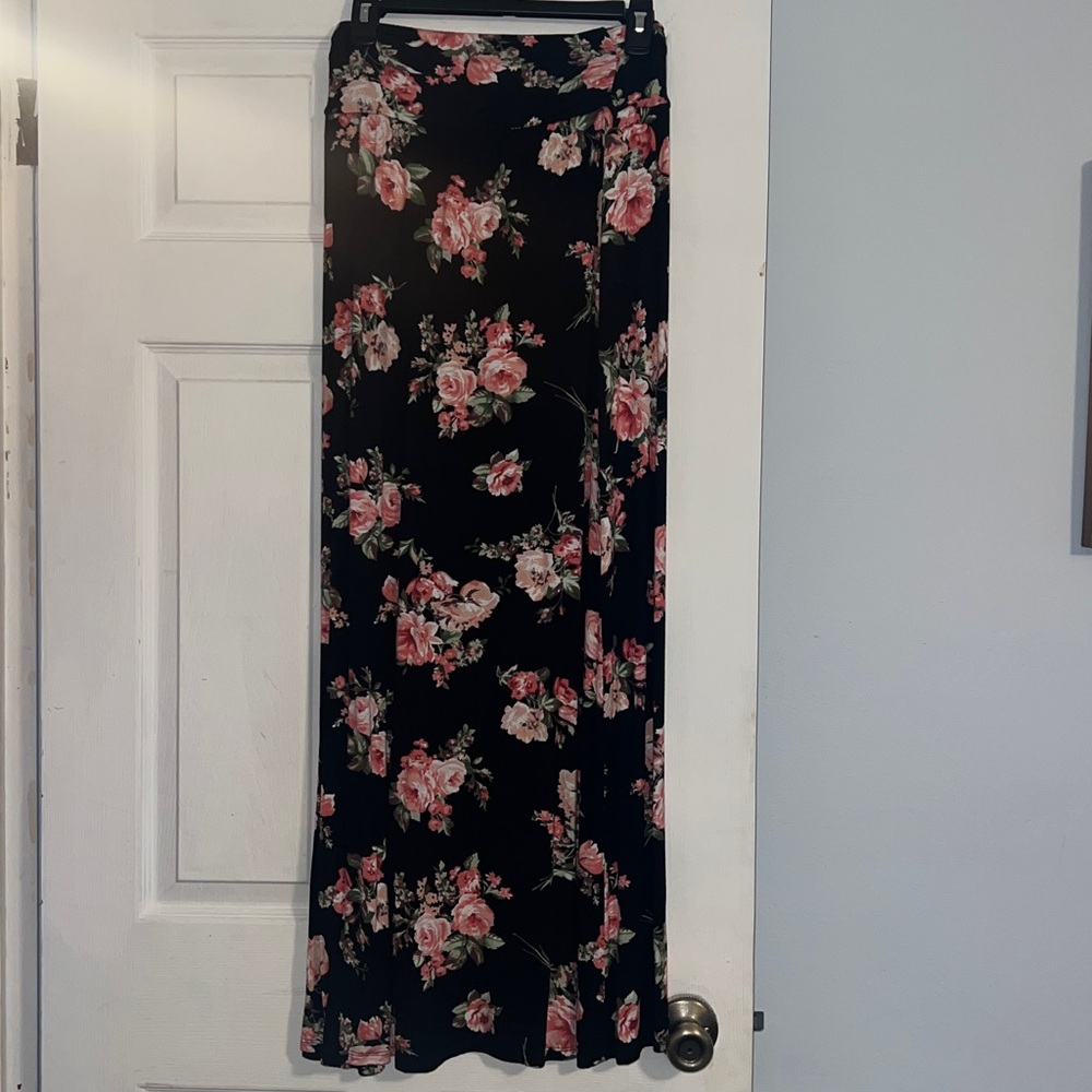 Joe Benbasset Black Floral Ruched Waist Flowy Maxi Skirt - Picture 5 of 9